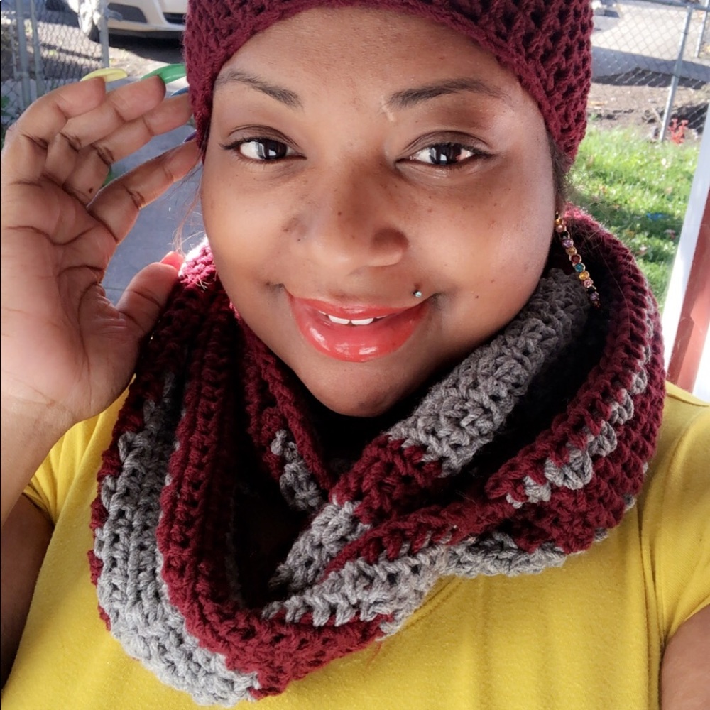 Crochet infinity burgundy and gray scarf set